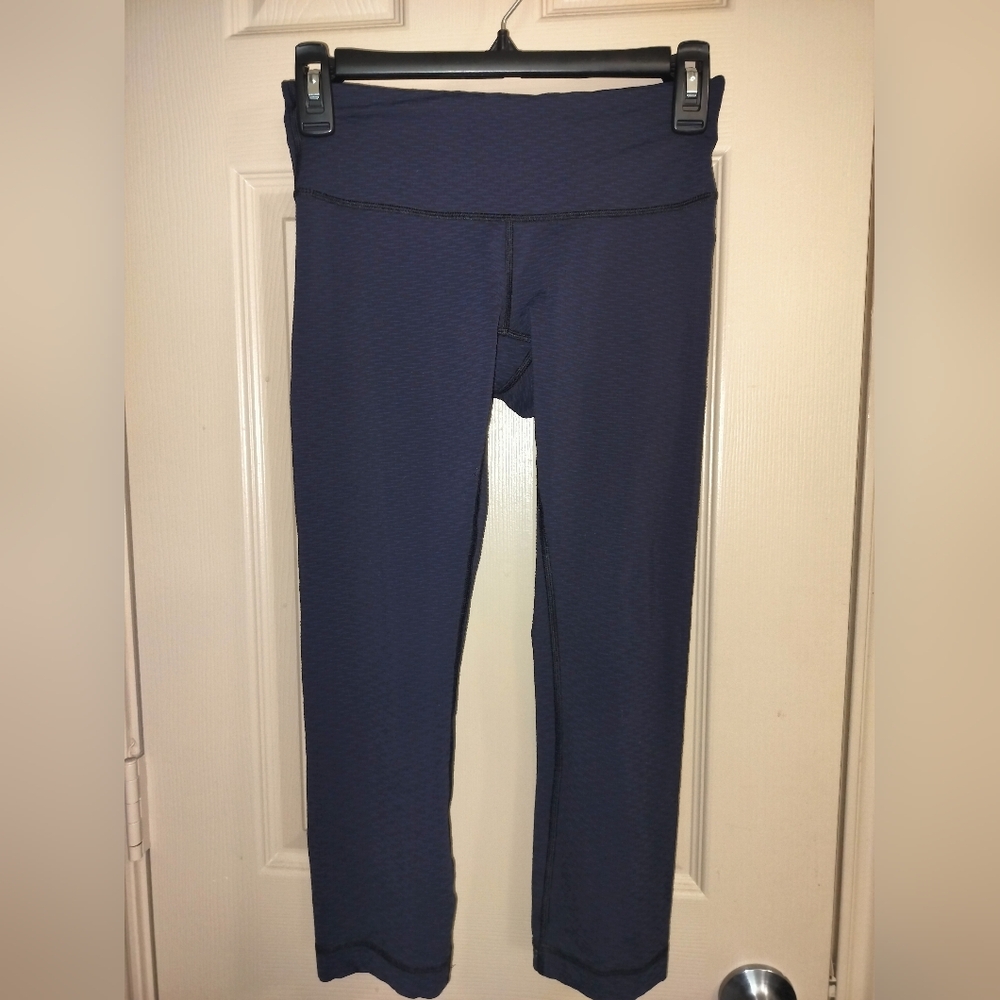 Lululemon Athletica Navy Black 20" Capris Sz 4